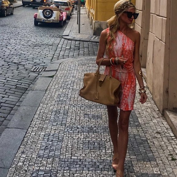T-BAGS LOS ANGELES RED WHITE PATTERNED XS ONE SHOULDER DRESS $175 RETAIL - Picture 1 of 5